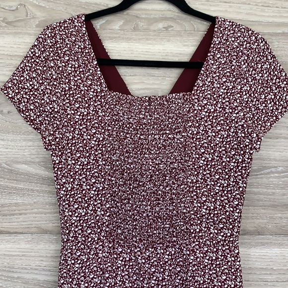 Abercrombie & Fitch burgundy white floral short sleeve midi dress Fit to Flatter - Picture 6 of 9